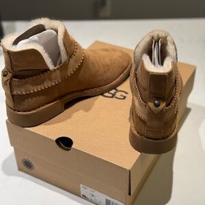 Ugg McKay Boots Size 9. Like new condition.